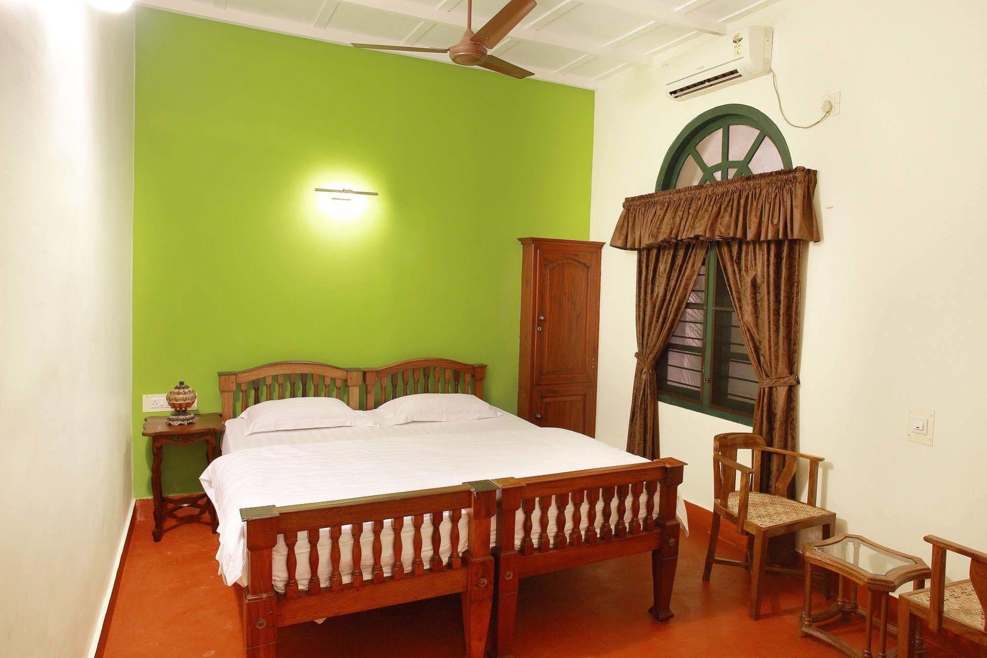 Elphinstone Residency Bed & Breakfast Kochi Bagian luar foto