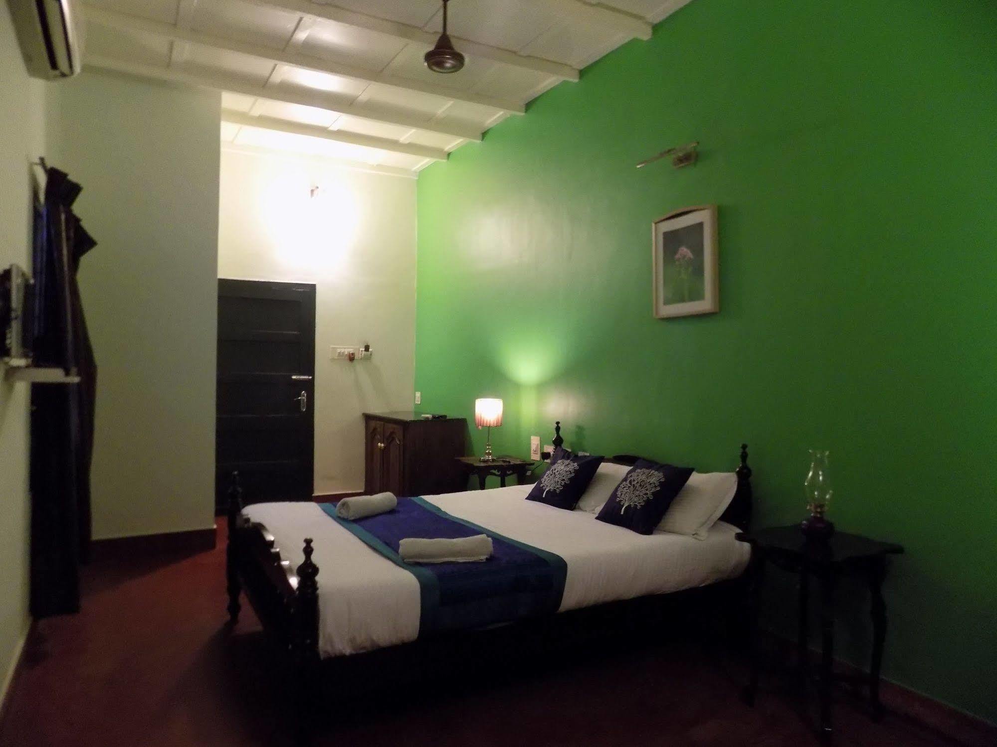 Elphinstone Residency Bed & Breakfast Kochi Bagian luar foto
