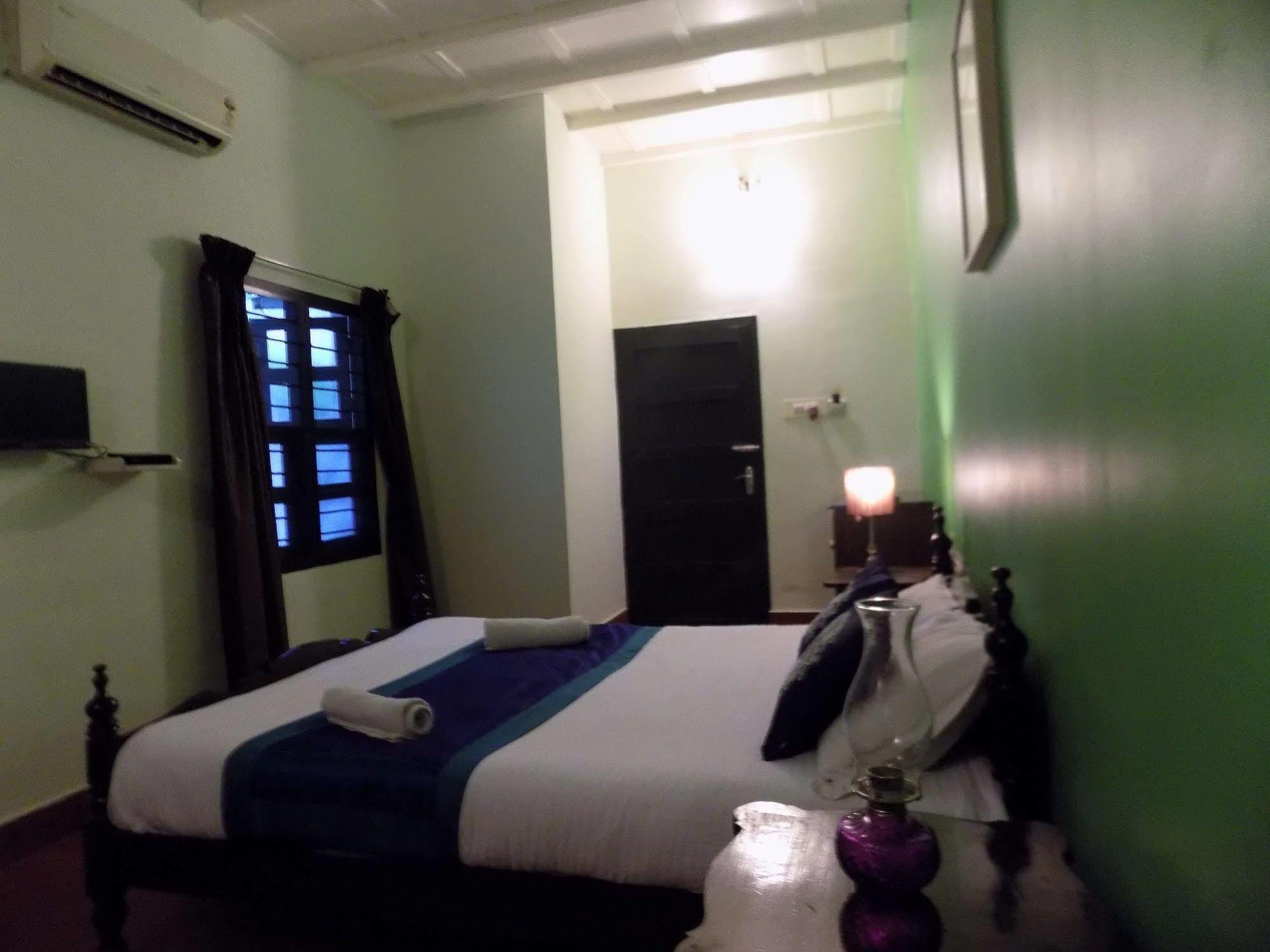 Elphinstone Residency Bed & Breakfast Kochi Bagian luar foto