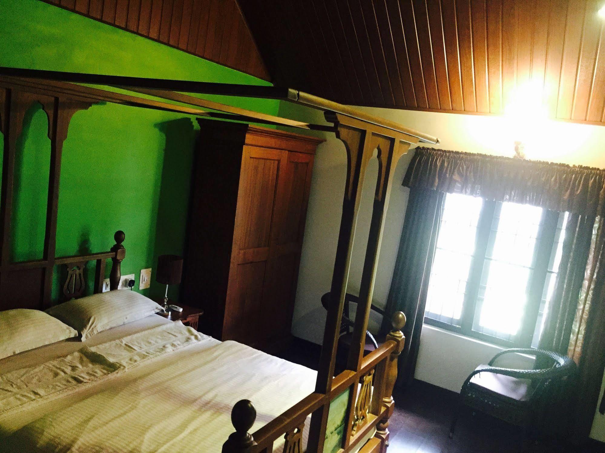 Elphinstone Residency Bed & Breakfast Kochi Bagian luar foto