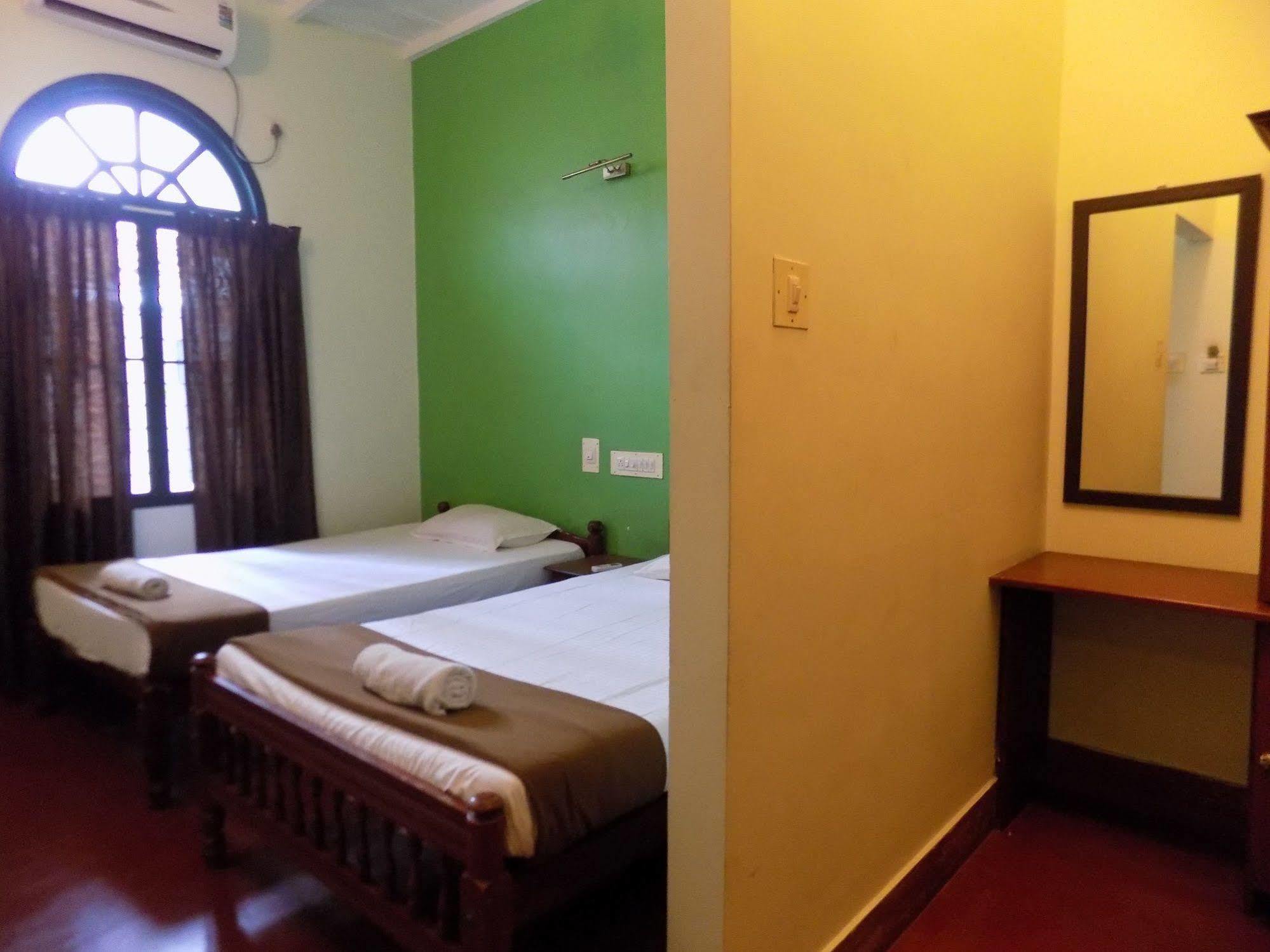 Elphinstone Residency Bed & Breakfast Kochi Bagian luar foto