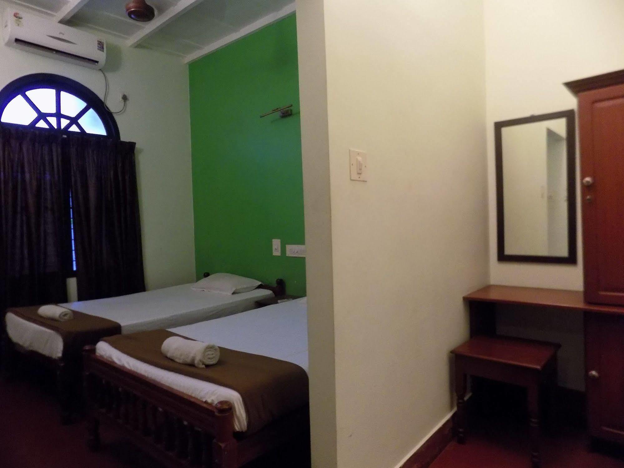 Elphinstone Residency Bed & Breakfast Kochi Bagian luar foto