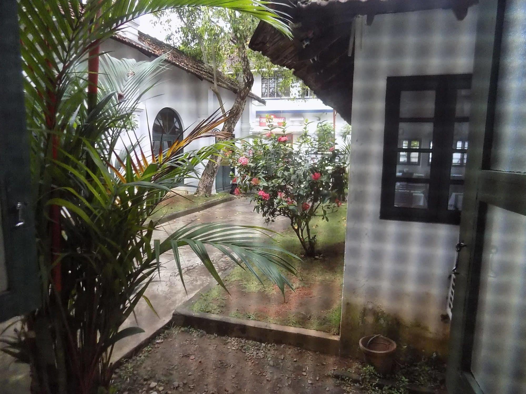 Elphinstone Residency Bed & Breakfast Kochi Bagian luar foto